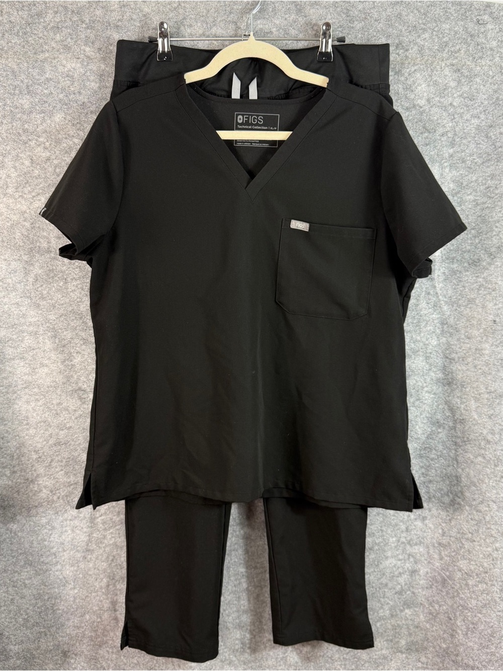 FIGS Technical Collection Women’s XL Black Solid Medical Scrub Set Top & Pants